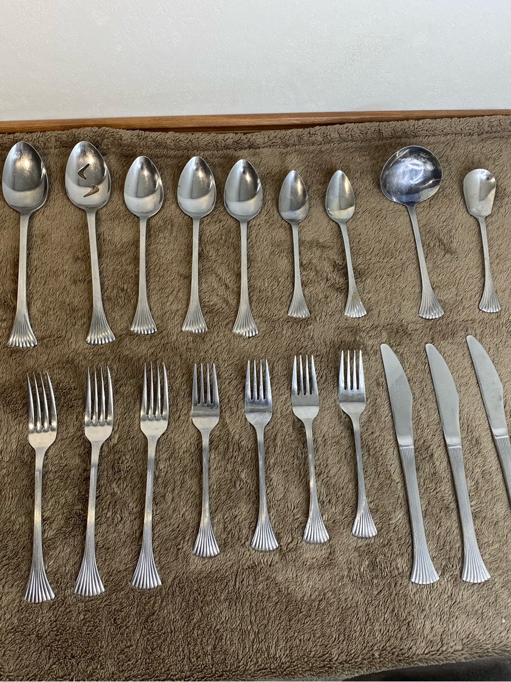 Reed & Barton Shell Rebacraft Stainless 23 Assorted Silverware